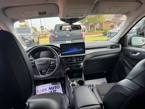 Used 2023 Ford Escape SE image 14