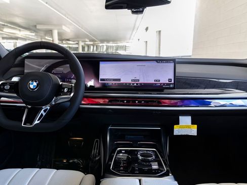 Used 2026 BMW 740i w/ Executive Package RWD image 10