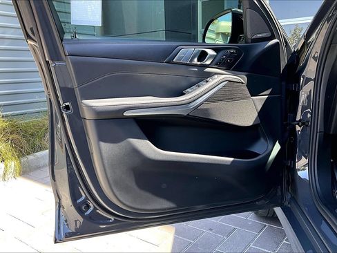 Used 2022 BMW X7 M50i AWD/4WD image 23