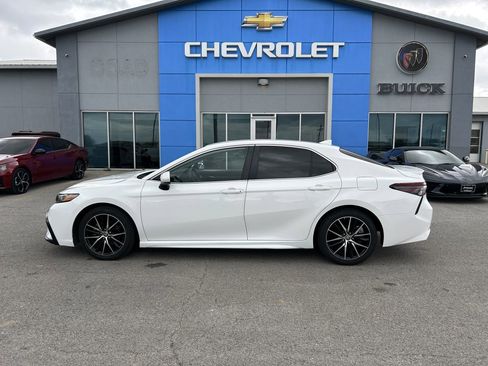Used 2021 Toyota Camry SE image 4