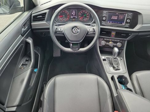 Used 2019 Volkswagen Jetta SE w/ Cold Weather Package FWD image 16