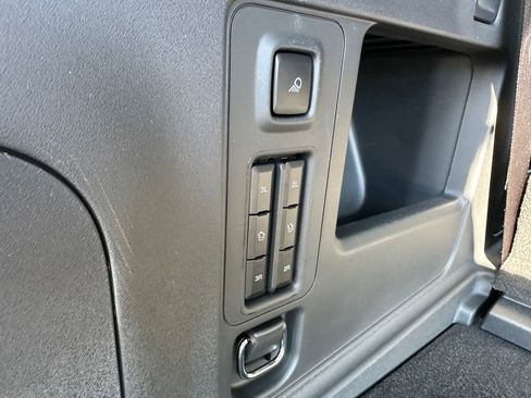 New 2025 Ford Expedition Active image 24