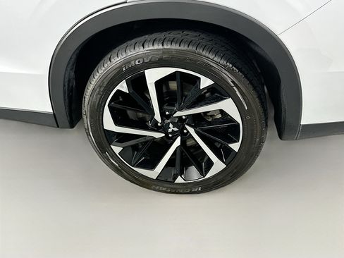 Used 2024 Mitsubishi Outlander SE AWD/4WD image 11