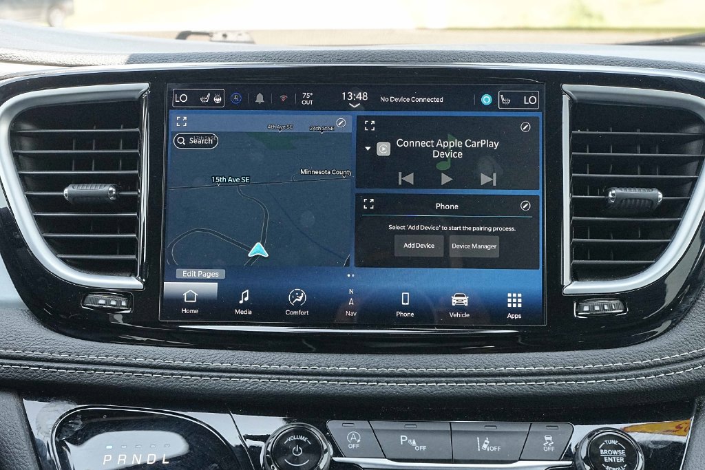 Used 2025 Chrysler Pacifica Limited FWD image 31