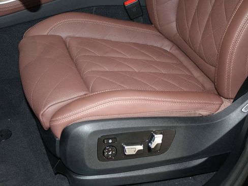 Used 2026 BMW X5 xDrive40i w/ Climate Comfort Package image 14