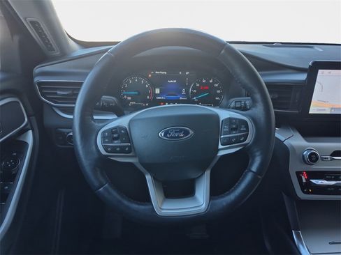 Used 2022 Ford Explorer XLT w/ Equipment Group 202A image 11