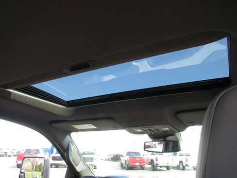 Used 2024 GMC Sierra 2500 SLT w/ SLT Premium Package image 17