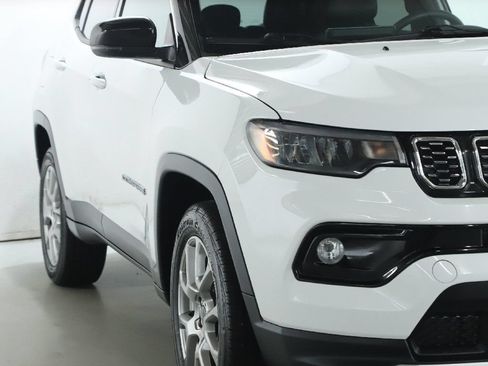 Used 2025 Jeep Compass Limited AWD/4WD image 8