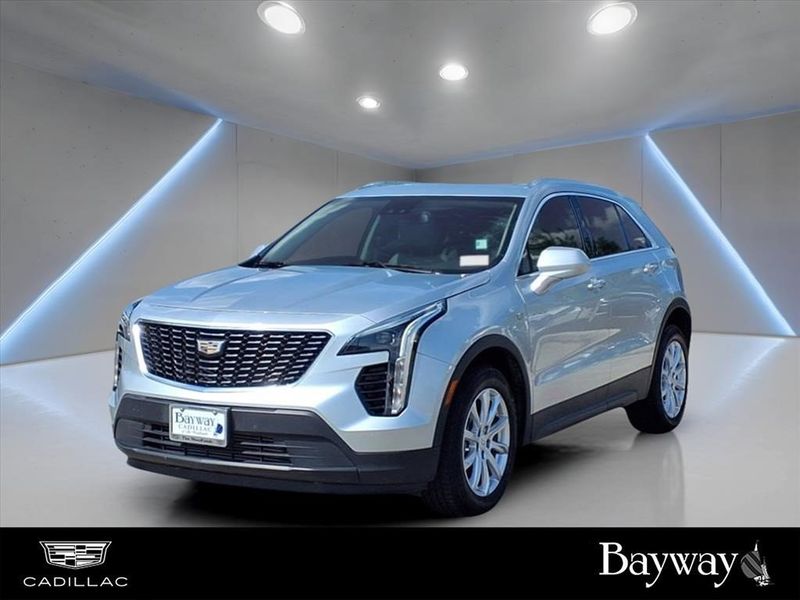 Certified 2021 Cadillac XT4 Luxury w/ Cold Weather Package image 1