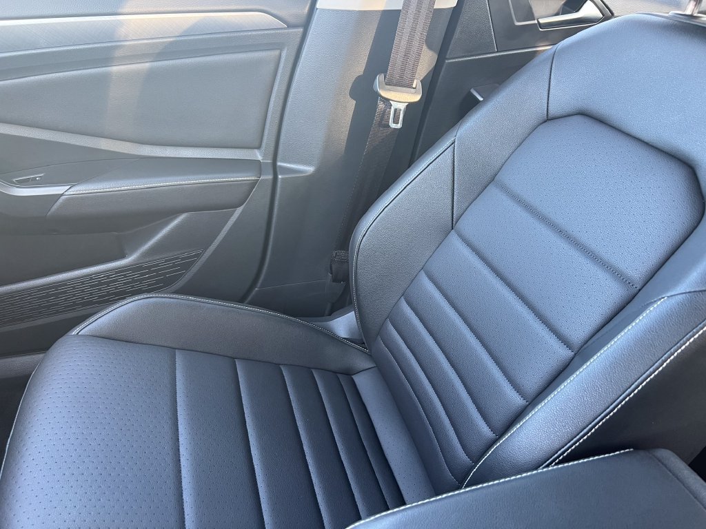 Used 2024 Volkswagen Jetta SE FWD image 27
