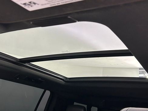 Used 2022 Cadillac Escalade ESV Premium Luxury image 37