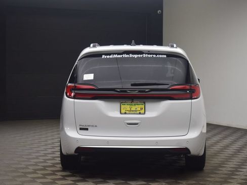 New 2027 Chrysler Pacifica Pinnacle FWD image 12