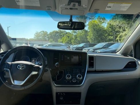 Used 2015 Toyota Sienna XLE Premium AWD/4WD image 16