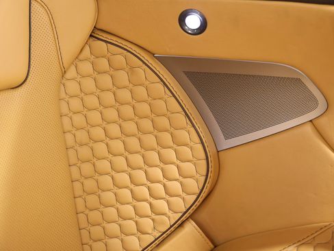 Used 2015 Aston Martin Vanquish Volante RWD image 61