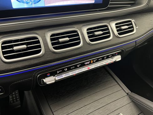 New 2026 Mercedes-Benz GLS 580 4MATIC image 34