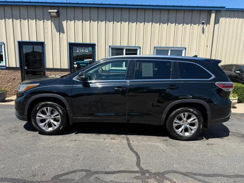 Used 2015 Toyota Highlander XLE image 4