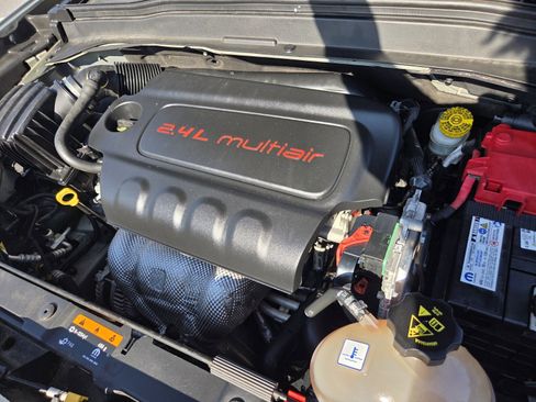 Used 2018 Jeep Renegade Latitude image 28