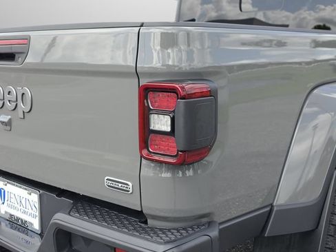 Used 2023 Jeep Gladiator Overland w/ LED Lighting Group AWD/4WD image 37