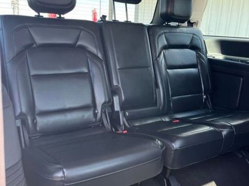 Used 2025 Lincoln Navigator Reserve AWD/4WD image 32