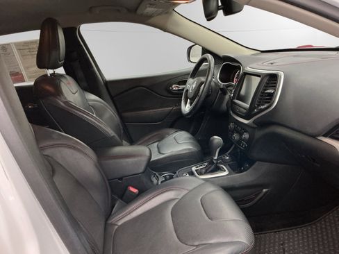 Used 2017 Jeep Cherokee Trailhawk image 15