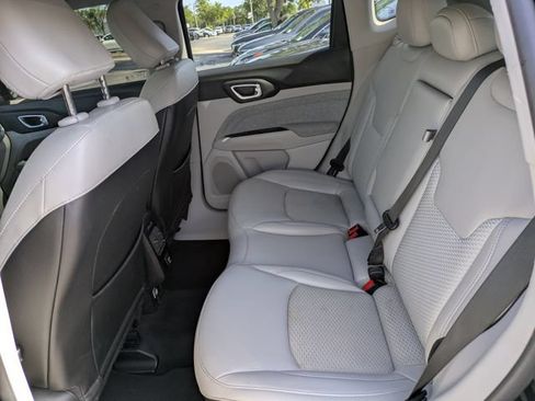 Certified 2022 Jeep Compass Latitude FWD image 9