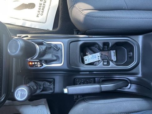 Used 2023 Jeep Wrangler Sport S image 31