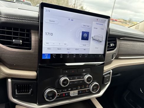 Used 2024 Ford Expedition Limited image 29