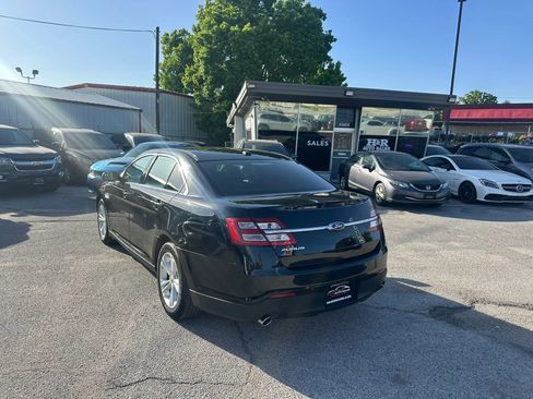 Used 2017 Ford Taurus SE FWD image 3