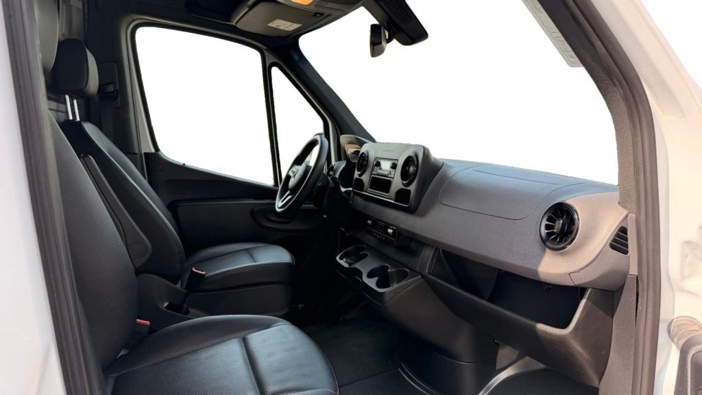 Used 2023 Mercedes-Benz Sprinter 2500 image 5