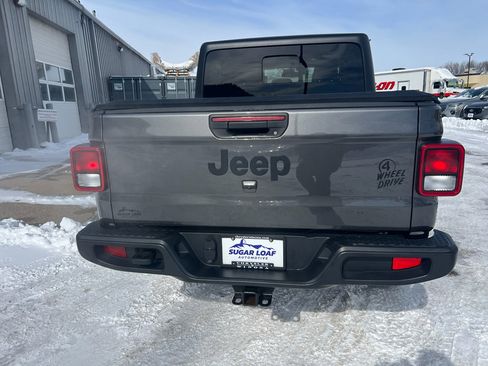 Used 2022 Jeep Gladiator Willys image 5