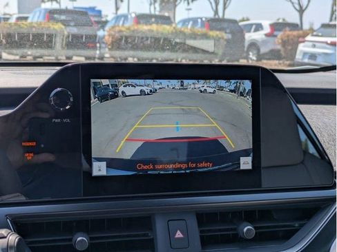 New 2026 Lexus UX 300h FWD image 18