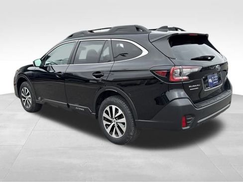 Used 2022 Subaru Outback Premium image 3