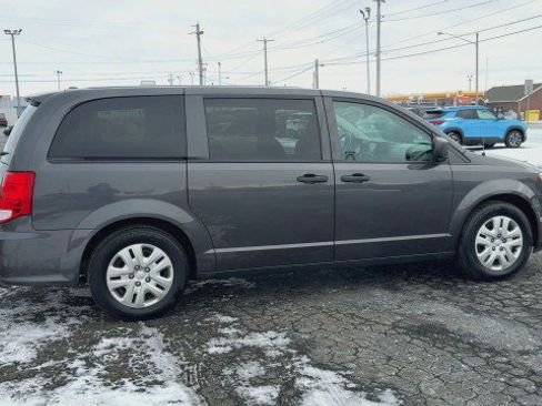 Used 2020 Dodge Grand Caravan SE w/ UConnect Hands-Free Group image 9