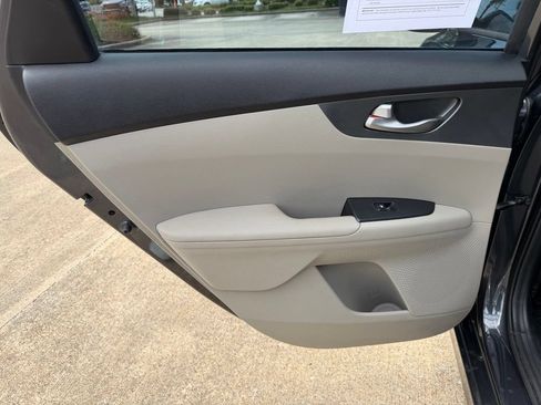 Used 2019 Kia Forte LXS FWD image 15