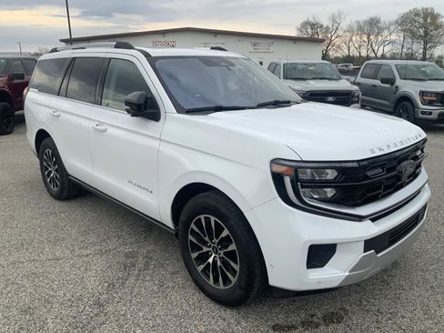 Used 2025 Ford Expedition Platinum image 2