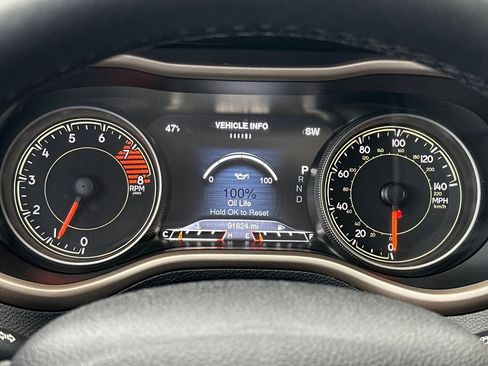 Used 2017 Jeep Cherokee Limited w/ Luxury Group image 30