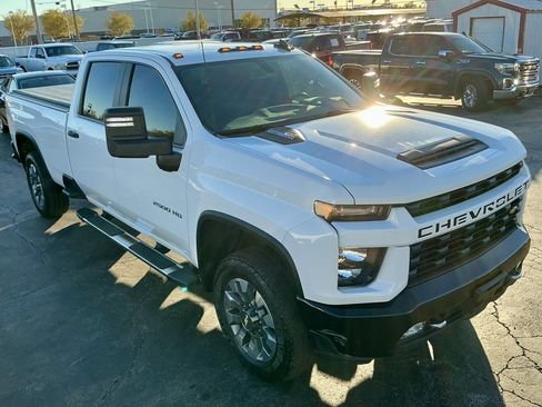 Used 2022 Chevrolet Silverado 2500 Custom w/ Custom Value Package image 4