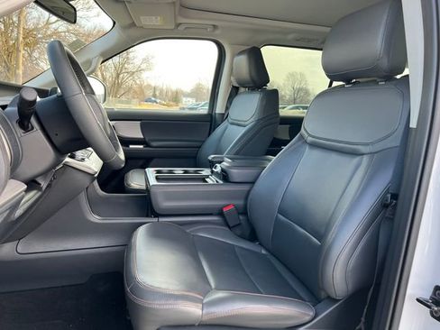 Certified 2025 Ford Expedition Active image 4