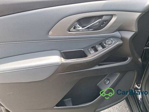 Used 2021 Chevrolet Traverse LT FWD image 12