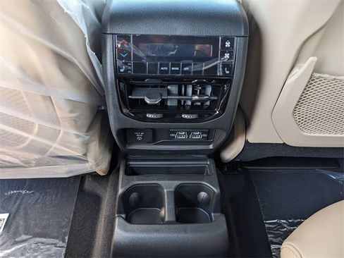 New 2025 Jeep Grand Cherokee L Limited image 12