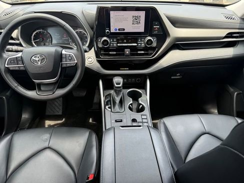 Used 2023 Toyota Highlander XLE FWD image 20