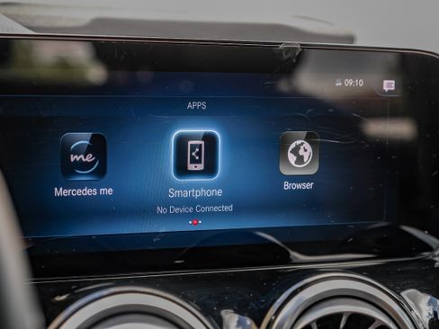 Used 2022 Mercedes-Benz GLB 250 w/ Premium Package Lite image 33