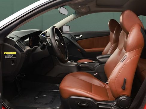 Used 2011 Hyundai Genesis 3.8 RWD image 12