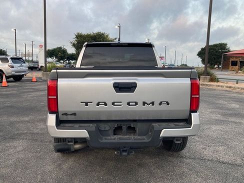 Certified 2025 Toyota Tacoma SR5 AWD/4WD image 6