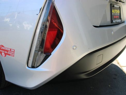 Used 2017 Toyota Prius Prime Advanced FWD image 35