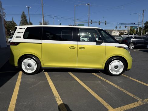 New 2025 Volkswagen ID. Buzz 1st Edition image 4