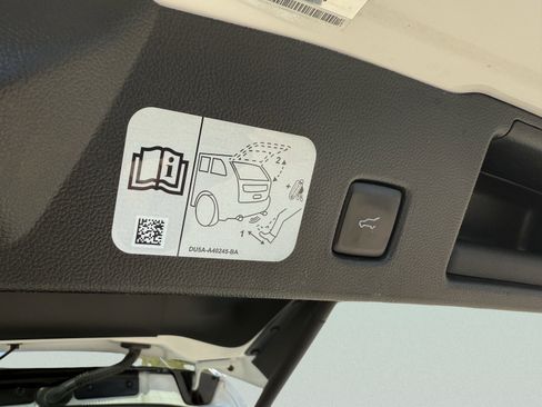 Used 2020 Ford Escape Titanium image 20