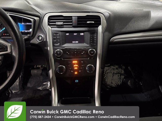 Used 2017 Ford Fusion SE FWD image 25