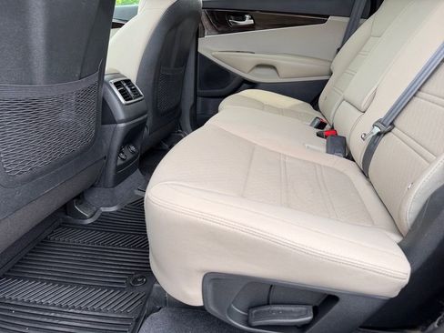 Used 2020 Kia Sorento LX FWD image 15