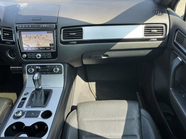 Used 2017 Volkswagen Touareg Wolfsburg Edition AWD/4WD image 19